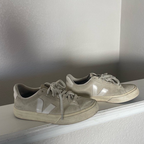 Veja Off-White Casual Sneakers with Dr. Scholl’s Inserts - Picture 2 of 7